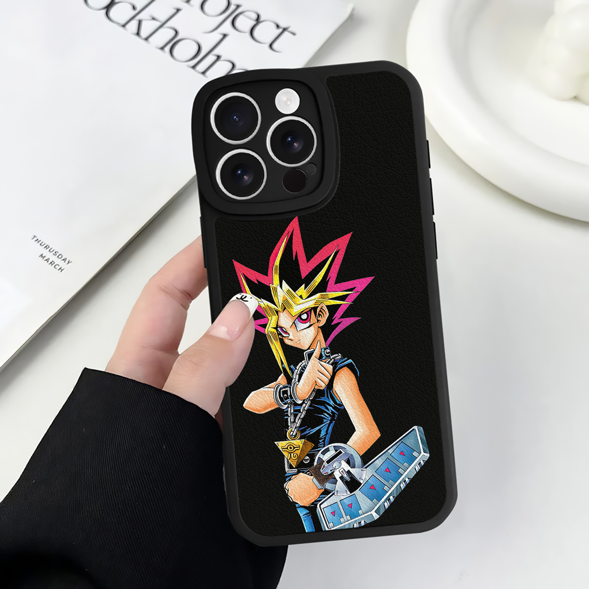 遊☆戯☆王 Yu-Gi-Oh! 【iPhone 16シリーズ対応】シリコンスマホケース（レザー調） 材質：シリコン